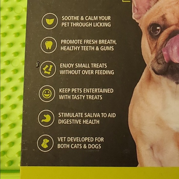 The “LickiMat Pet soother” by Hyper Pet soothes & calms your pet-Brand New ! - Picture 4 of 5
